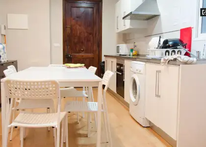 Cómoda habitación con cómoda en piso compartido, Ciutat Vella en Valencia