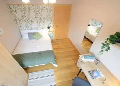 Habitación en alquiler en un apartamento de 3 dormitorios en Txurdinaga en Bilbao