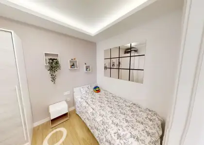 Habitación en piso compartido de 5 habitaciones en Casería de Montijo, con todos los gastos incluidos, ideal para mujeres profesionales o estudiantes. en Granada