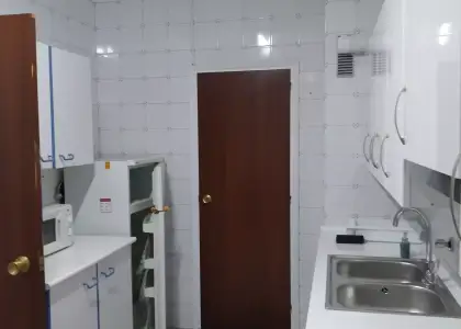 Habitación en un piso compartido de 4 habitaciones en alquiler en La Salut, gastos incluidos. en Barcelona