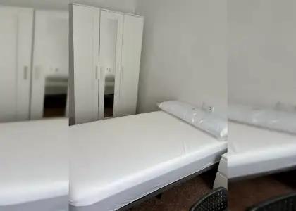 Habitación en un piso compartido de 5 habitaciones en Murcia, con algunos gastos incluidos. en Murcia