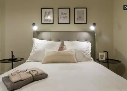 Habitación en un piso compartido de 8 habitaciones en Abando, con todos los gastos incluidos, ideal para profesionales y estudiantes. en Bilbao