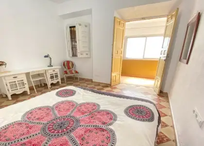 Se alquila habitación en piso compartido de 4 habitaciones en Centro Histórico, todos los gastos incluidos. en Málaga