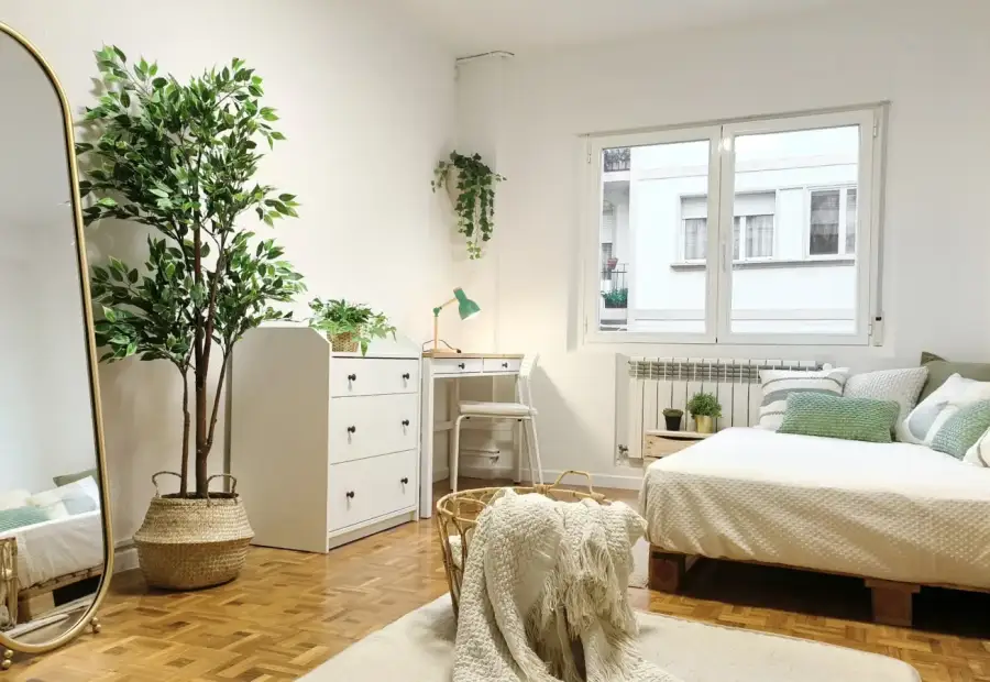 Se alquila habitación en piso compartido de 5 habitaciones en Milagrosa-Arrosadia en Pamplona