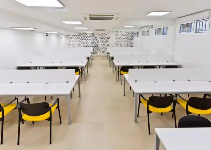 Se alquila habitación en piso compartido en Ensanche-Zabalgunea, solo estudiantes. en Pamplona