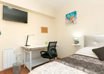 Se alquila habitación en piso de 4 habitaciones en Granada en Granada